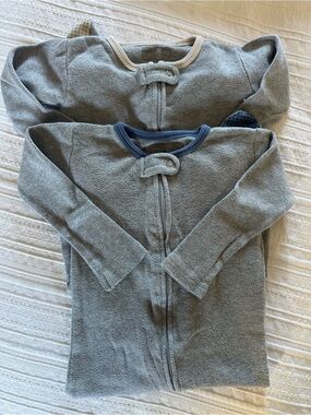 2 Lovedbaby organic cotton 9-12 month footie pajamas